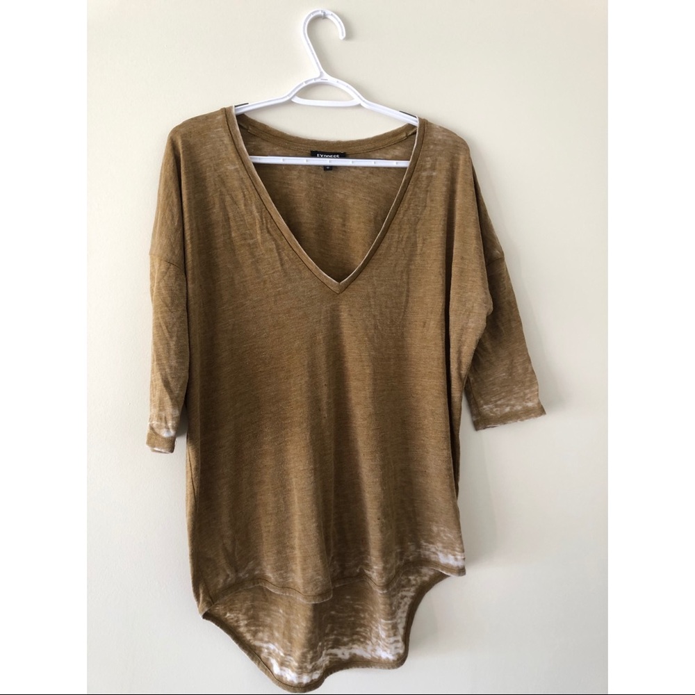 Extremely Soft 3/4 length Express shirt.